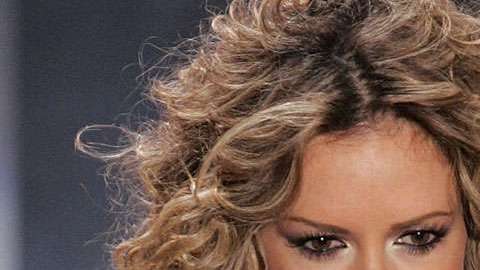 Rebeca de Alba se cayó del escenario.