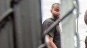 Una niña en un centro de refugiados en Quebec, Canadá