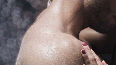 Un hombre engañó a su esposa durante cinco años con la misma prostituta.