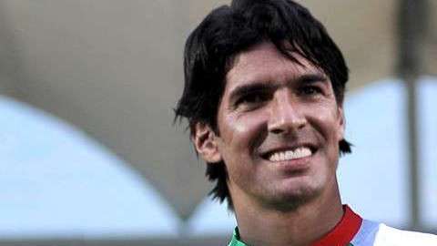 Sebastián Abreu se volvió realmente loco el sábado y agredió a la hinchada del Audax Italiano, su equipo.