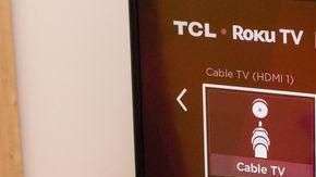 Televisor de la serie P de TCL y Roku.