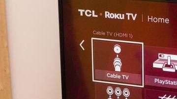Televisor de la serie P de TCL y Roku.