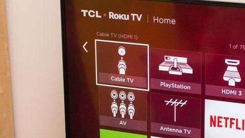 Televisor de la serie P de TCL y Roku.