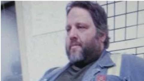 Tony Bussey perdió la mitad de su peso corporal en dos años.