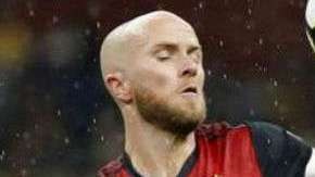 Michael Bradley y Rodolfo Pizarro. EFE y Getty Images