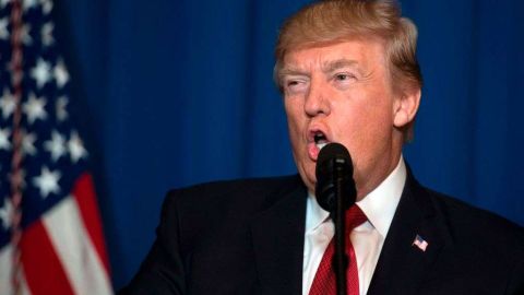 Trump ordenó un ataque militar masivo en 2017 contra Siria en represalia por el uso de armas químicas contra civiles.