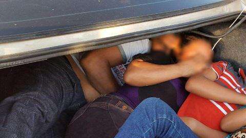 Muchos niños son usados por adultos que no son sus padres para cruzar la frontera