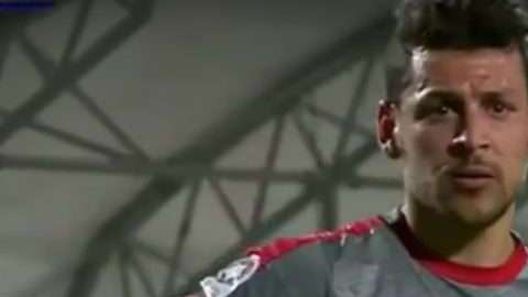 El jugador de Túnez Youssef Msakni se lesionó el fin de semana en un partido del club catarí Al Duhail.