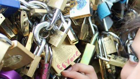 100399187_976xnashraparis