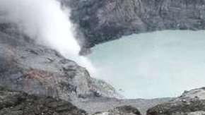 El agua de Laguna caliente es 10.000 veces más ácida.