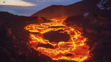 La lava puede superar los mil grados de temperatura.