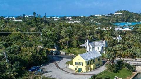 El puente Somerset en las Bermudas es el puente levadizo más estrecho del mundo.