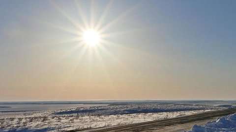La autopista entre Inuvik y Tuktoyaktuk lo ha cambiado todo para este desierto congelado.