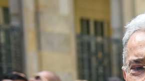 Uribe promoviendo la candidatura de Iván Duque (d).