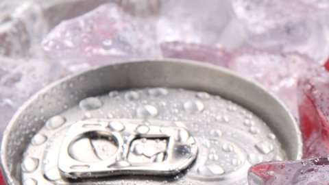 ¿Cómo enfriar una lata sin hielo o sin nevera?