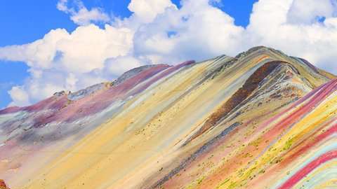 La Montaña de los Siete Colores queda a 5,200 metros sobre el nivel del mar.