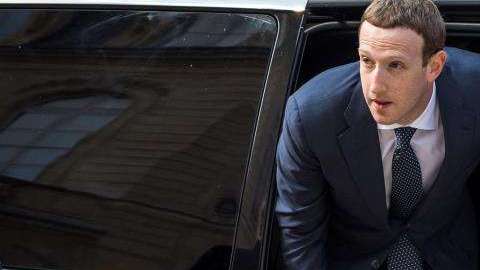 Zuckerberg de nuevo en el ojo del huracán.