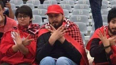 Mujeres iraníes se disfrazan de hombres para ingresar al estadio