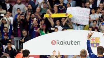 El Barcelona rindió homenaje al Día de las Madres en su partido ante el Villarreal CF. (Foto: EFE/Toni Albir)