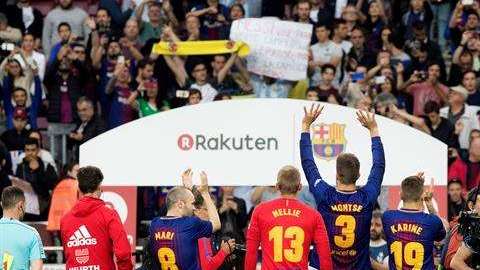 El Barcelona rindió homenaje al Día de las Madres en su partido ante el Villarreal CF. (Foto: EFE/Toni Albir)