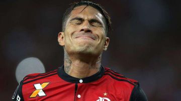 El delantero peruano del Flamengo, Paolo Guerrero, se pierde el Mundial de Rusia 2018. (Foto: EFE/ Marcelo Sayao/ARCHIVO)