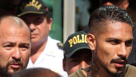 Paolo Guerrero debe cumplir una suspensión de 14 meses alejado de las canchas