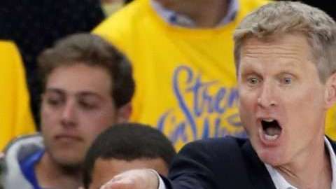 Steve Kerr, entrenador de los Golden State Warriors habló mal de la NFL y sus medidas. (Foto: EFE/ JOHN G. MABANGLO)