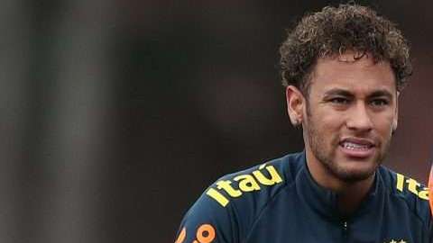 Neymar participó de lleno en el entrenamiento de Brasil. (Foto: EFE/ MARCELO SAYÃO)