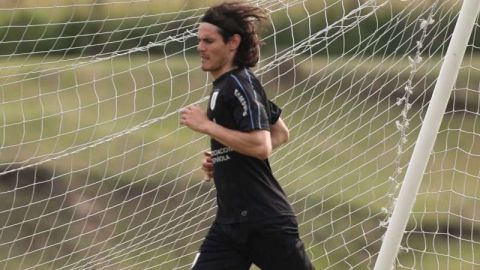 El delantero uruguayo Edinson Cavani fue muy criticado por irse de caza. (Foto: EFE/Raúl Martínez)