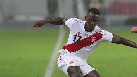 Perú venció a Escocia en el Estadio Nacional de Lima. (Foto: EFE/Ernesto Arias)