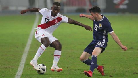 Perú venció a Escocia en el Estadio Nacional de Lima. (Foto: EFE/Ernesto Arias)