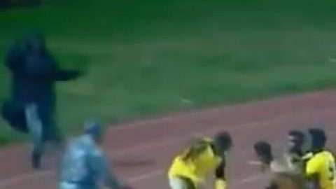 La agresión a un árbitro en el fútbol de Etiopía ya le dio la vuelta al mundo.