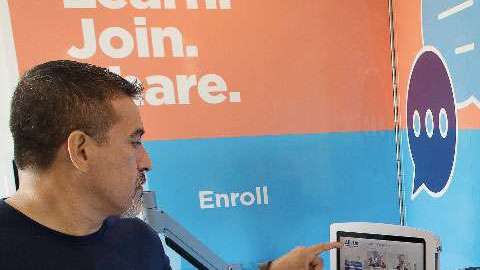 Los promotores del programa buscan una amplia participación de latinos.