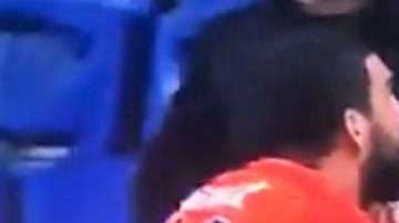 Arda Turan sigue dando de qué hablar con su comportamiento violento.