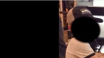 Un niño de 4 años con un rifle genera polémica en todo el mundo.