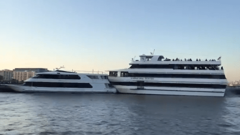 Chocaron dos botes de la misma compañía