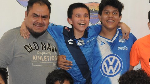 El equipo Puebla se quedó con el tercer lugar de la categoría 2004 en Copa La Raza. Foto Javier Quiroz (Javier Quiroz / La Raza)