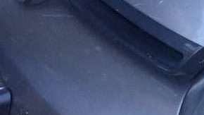 El conductor del auto no le dio importancia hasta que vio lo que era.