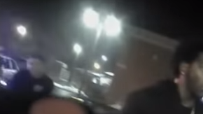 Fragmento del video donde se detiene a Sterling Brown