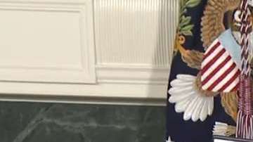 El presidente Trump firmó el memorando de salida de EEUU de acuerdo nuclear sobre Irán.