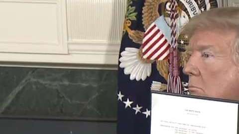 El presidente Trump firmó el memorando de salida de EEUU de acuerdo nuclear sobre Irán.