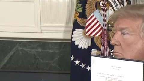 El presidente Trump firmó el memorando de salida de EEUU de acuerdo nuclear sobre Irán.