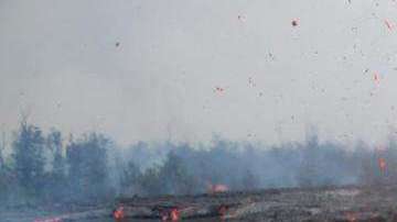 Una fisura por donde emerge lava.