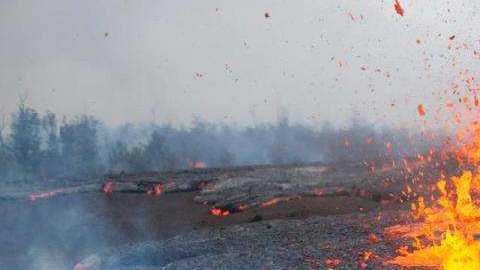 Una fisura por donde emerge lava.