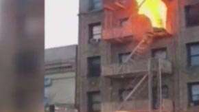 El residente pedía auxilio desde una ventana de una de las habitaciones.