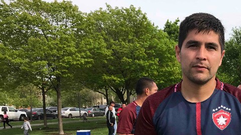 Sergio Blancas hizo la diferencia del partido rescatando a su equipo Estrella Blanca. (Javier Quiroz / La Raza)