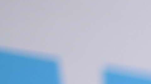 El actor Eugenio Dervez en el estreno de su última película, Overboard.