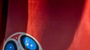 El balón comenzará a rodar en Rusia y la FIFA repartirá los beneficios económicos a cada federación participante. (Foto: MLADEN ANTONOV / AFP/Getty Images)