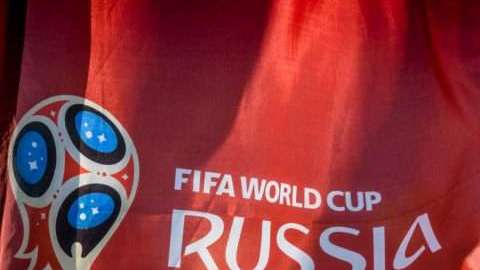 El balón comenzará a rodar en Rusia y la FIFA repartirá los beneficios económicos a cada federación participante. (Foto: MLADEN ANTONOV / AFP/Getty Images)