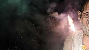 Queman figura del productor Harvey Weinstein en Inglaterra, a finales de 2017.